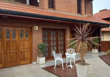 CHALET 5 AMB. CON PATIO Y GARAGE DOBLE - ZONA: COLINAS DE PERALTA RAMOS