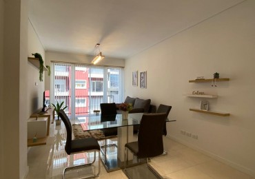 DEPARTAMENTO 3 AMB AL FRENTE CON BALCON Y VISTA LATERAL AL MAR Y LA PLAZA - ZONA: PLAZA COLON