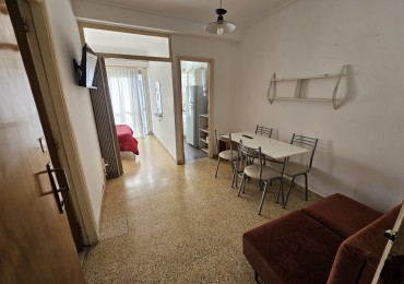 DEPARTAMENTO 1 AMB DIVIDIDO, AL FRENTE, CON BALCON FRANCES - ZONA: PLAZA COLON