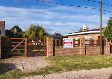 CASA CON PARQUE Y AMPLIO QUINCHO, SOBRE DOS LOTES - ZONA: SANTA CLARA DEL MAR