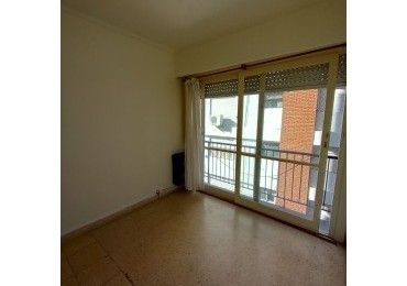 DEPARTAMENTO 1 AMB DIVISIBLE, AL LATERAL *RETASADO* - ZONA: MACROCENTRO